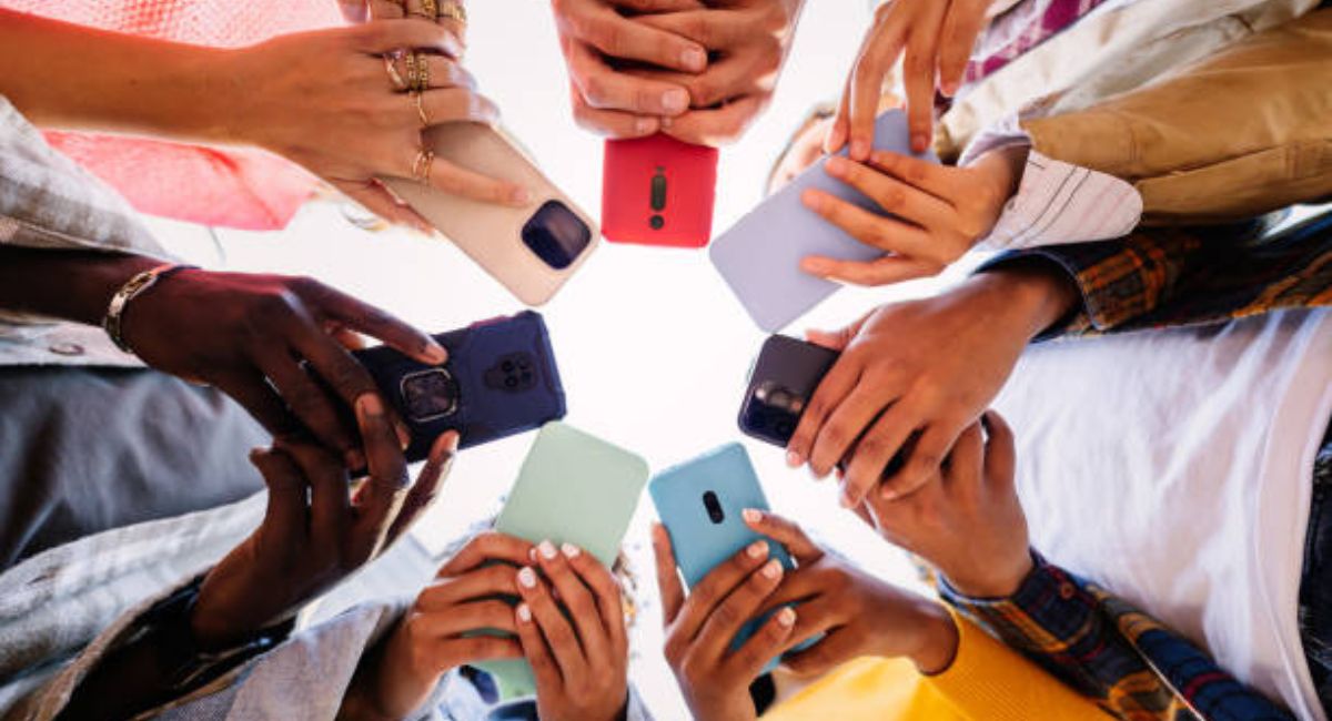 Google Pixel 10 vs Samsung Galaxy S25 vs iPhone 17